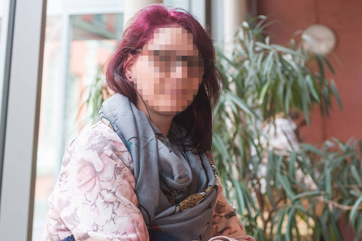 Denise W. bekam von ihrer Nachbarin die volle Ladung Pfefferspray ins
Gesicht.