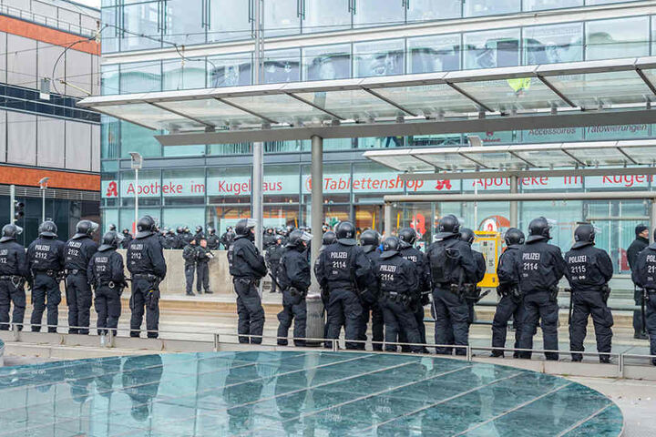 27 Mal rückte die Polizei rund um den Hauptbahnhof zu Großeinsätzen aus.