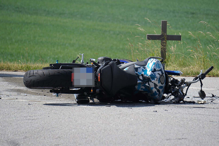 Bereits im letzten Jahr soll an dieser Stelle ein Motorradfahrer gestorben sein.