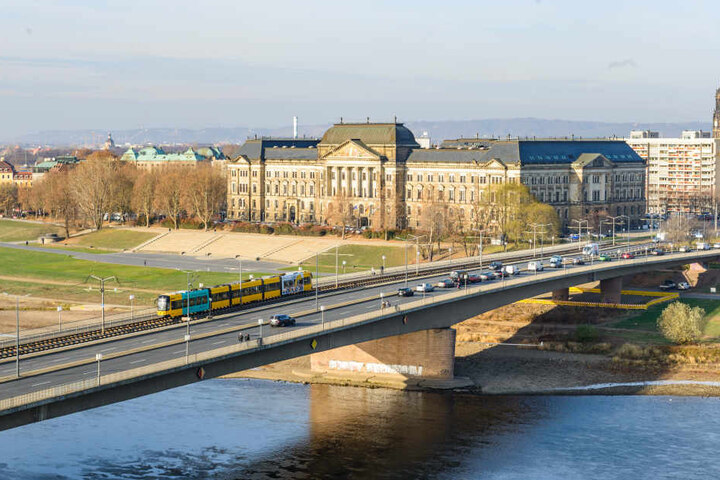 Fast 40 000 Autos fahren pro Tag über die Carolabrücke.