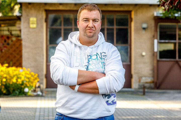 Vereinsvorstand Roland Hönisch (29) hat sofort einen Sichtschutz anbringen
lassen.