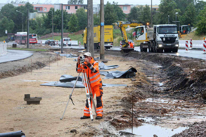 Der letzte Bauabschnitt des Trassenneubaus in Eckersbach ist 1,1 Kilometer
lang und kostet insgesamt 2,8 Millionen Euro.