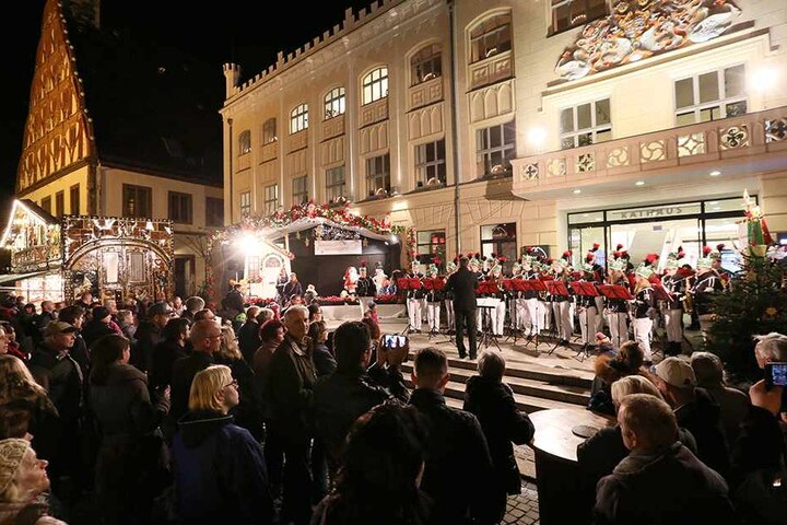 Der Zwickauer Weihnachtsmarkt ist eröffnet.