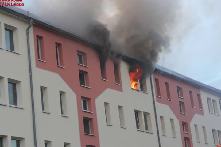 Die Wohnung im Dachgeschoss brannte lichterloh.