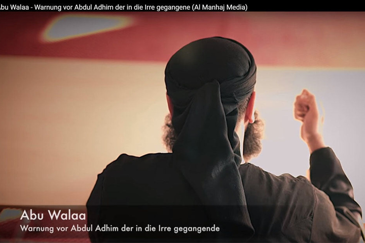 Hier ist Abu Walaa in einem Propaganda-Videos des IS von hinten zu sehen.