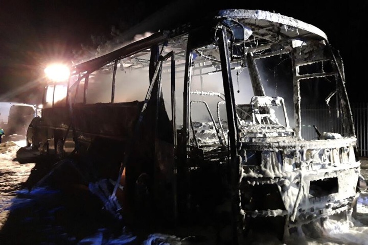 Völlig ausgebrannt: Der Bus war kaum noch als solcher auszumachen.