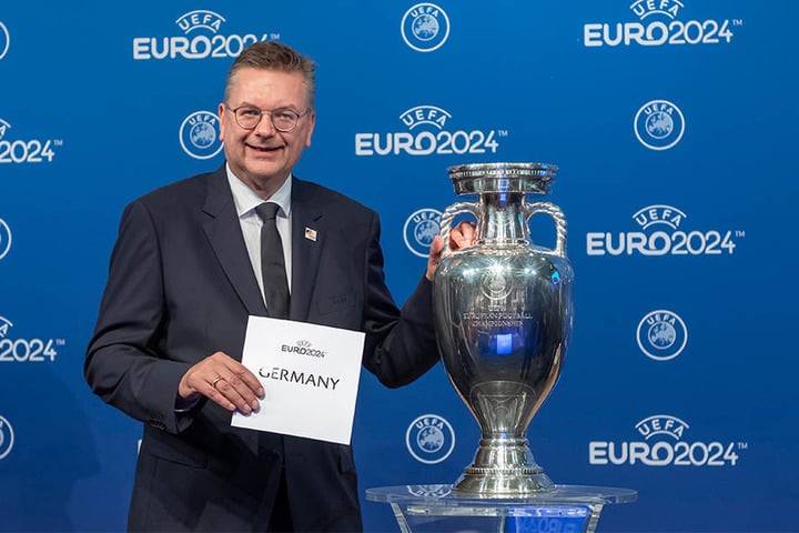 DFB-Präsident Reinhard Grindel holte die Europameisterschaft 2024 nach Deutschland.