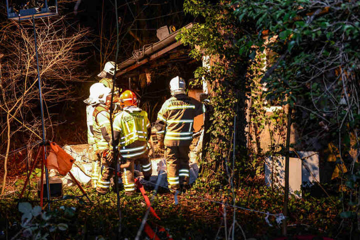 Bei der Explosion in diesem Bungalow wurde ein Mann schwer verletzt.