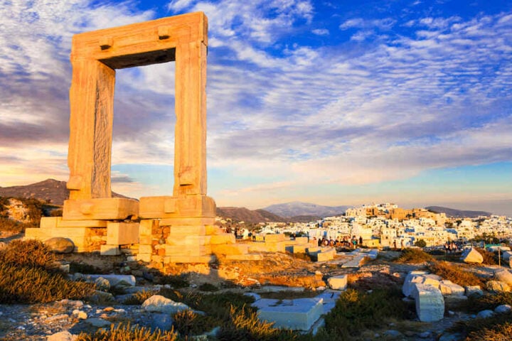 Auf der griechischen Insel Naxos specken die Kandidaten im Trainingscamp die ersten Kilos ab.