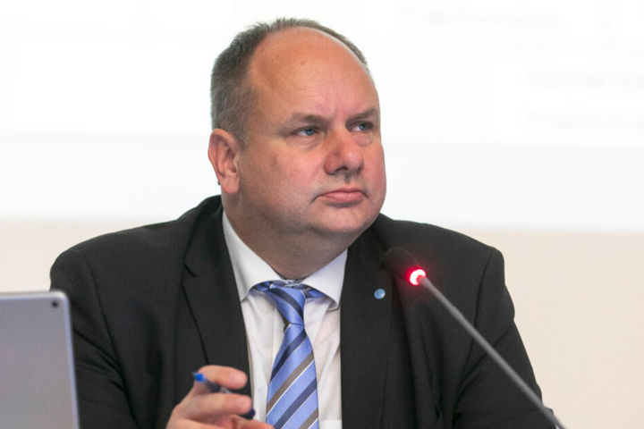 OB Dirk Hilbert hat Reinhard Koettnitz im vergangenen Jahr als Straßen- und Tiefbauamts-Chef abgesägt.
