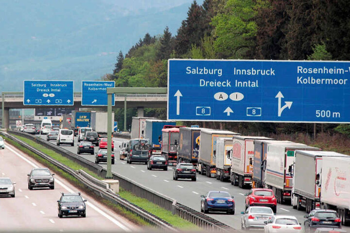 Der Streit trug sich auf einem Autohof auf der Inntalautobahn zu. (Symbolbild)