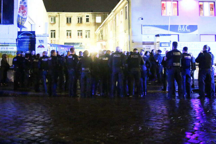 Die Polizei war mit einem Großaufgebot vor Ort.