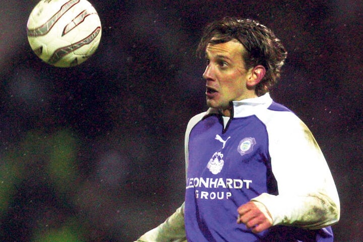 Wiesbaden-Coach
Rüdiger Rehm
bestritt zwischen
2003 und 2005
insgesamt
54 Spiele für
Aue und schoss
dabei drei
Tore
.