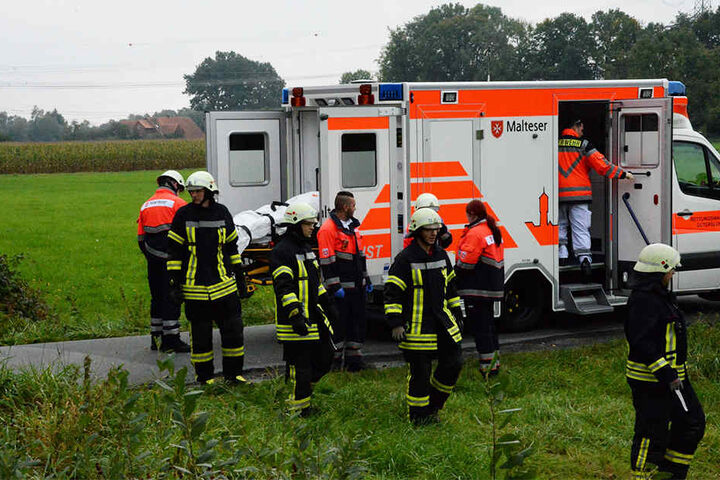 Nach notärztlicher Erstversorgung kam der 68-Jährige schwer verletzt ins Krankenhaus.