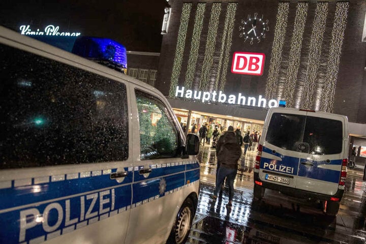 Die gewalttätigen Übergriffe der sogenannten Fans hatten sich am Duisburger Hauptbahnhof ereignet.