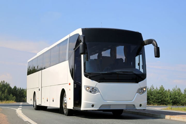 Ein Bus wurde vom Zoll beschlagnahmt. (Symbolbild)