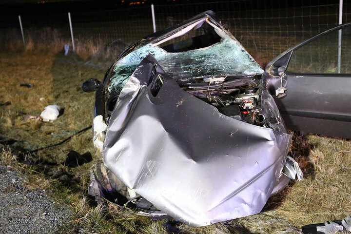 Ein Mann kam bei dem Unfall im Landkreis Bautzen ums Leben, eine Frau wurde schwer verletzt.