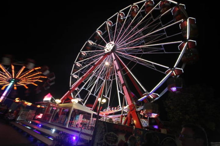 Nicht nur das Riesenrad auf der Warburger Oktoberwoche zieht die Besucher an.