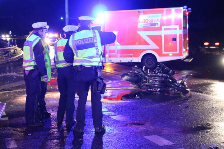 Die Polizei nahm nach dem Unfall alle Spuren auf.