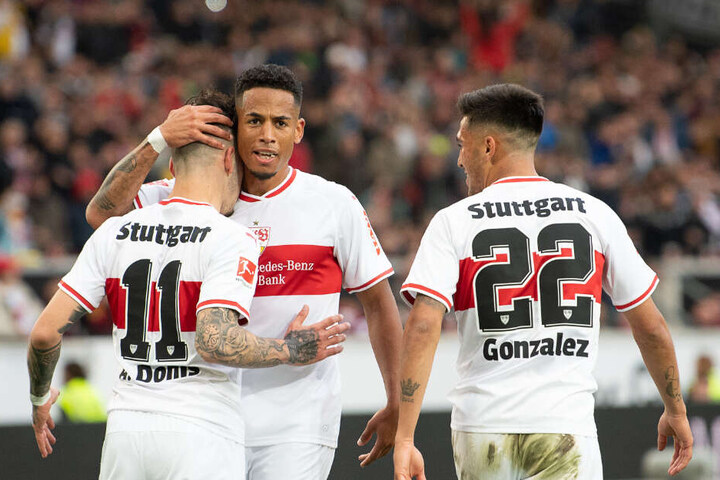 Ina ist die Ehefrau des VfB Stuttgart-Spielers Dennis Aogo (mittig).