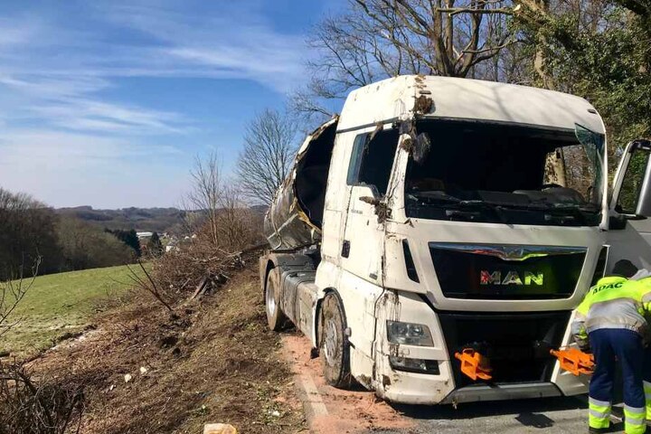 Der LKW nach seiner Bergung.
