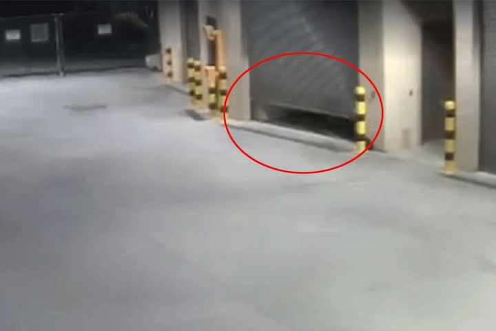 Die Polizei rätselt, warum es sich plötzlich von Geisterhand öffnete.
