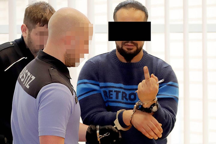 Fahri A. (25) grüßte am Donnerstag putzmunter mit dem Mittelfinger. Wenig später klagte er über Unwohlsein.