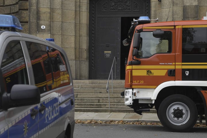 An der Staatskanzlei waren Polizei und Feuerwehr im Einsatz.