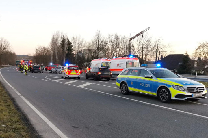 Die Bundesstraße war nach dem Crash für Stunden halbseitig gesperrt.