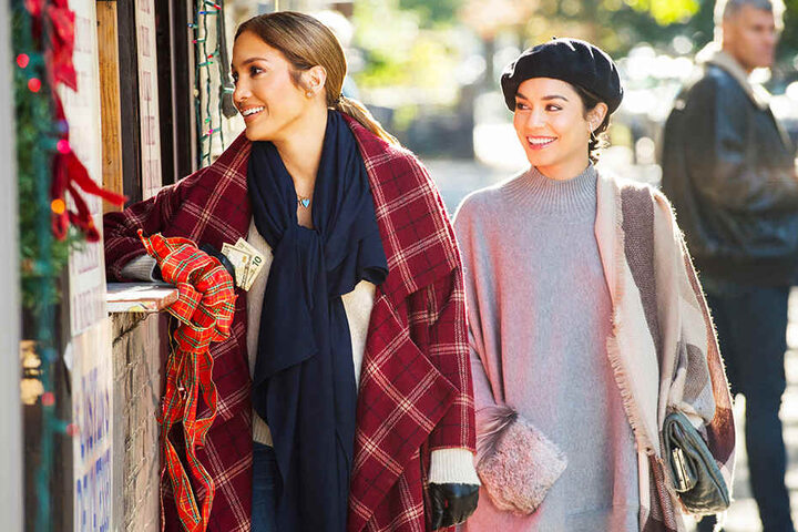 Maya (Jennifer Lopez) mit ihrer Arbeitsrivalin Zoe (Vanessa Hudgens).