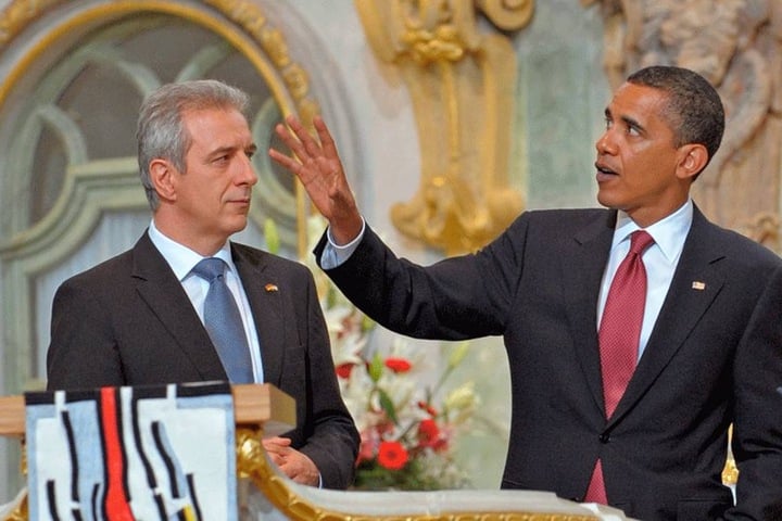 Höhepunkt im Juni 2009: Stanislaw Tillich zeigt US-Präsident Barack Obama die Frauenkirche in Dresden.