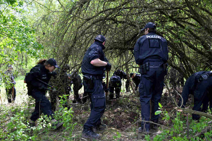 Die Polizei sucht aktuell den Leichenfundort nach Beweisen ab. (Symbolbild)