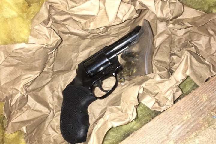 Ein Revolver, den der Franzose an Kunden versendet hatte.
