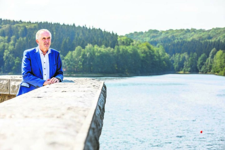 Sachsens Trinkwasser-Reserven sind noch lange nicht aufgebraucht! Umweltminister Thomas Schmidt (57, CDU) machte sich an der Talsperre Klingenberg selbst ein Bild davon.