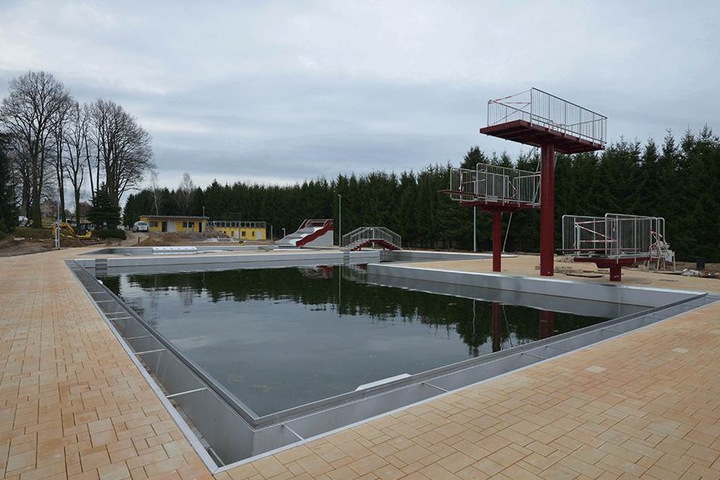 Das Sonnenbad in Rußdorf war 2017 wegen Bauarbeiten dicht. Jetzt ist es fertig saniert.