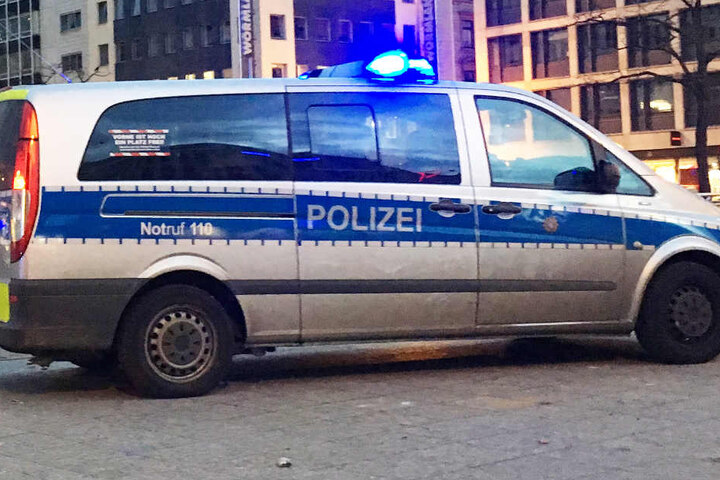 Die Polizei ermittelt und sucht Zeugen (Symbolbild).