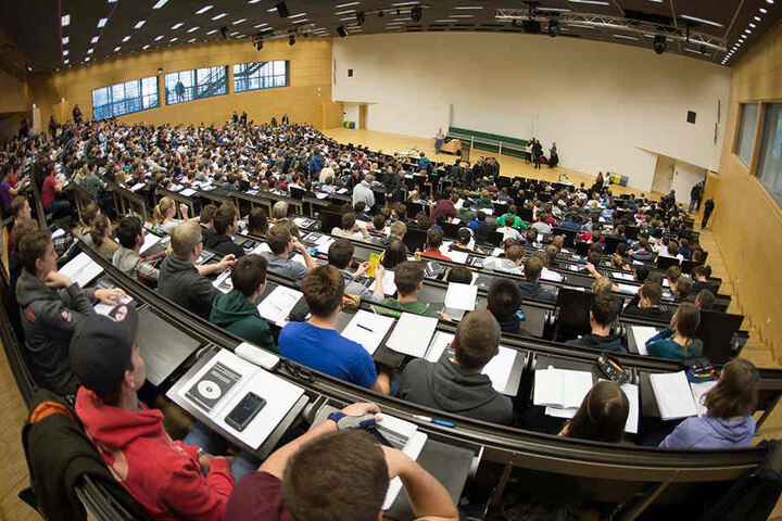 Wer von der Uni zu einer Demo geht, wird bestraft: Diese Behauptung ist "falsch", sagt die TU und ging dagegen vor.