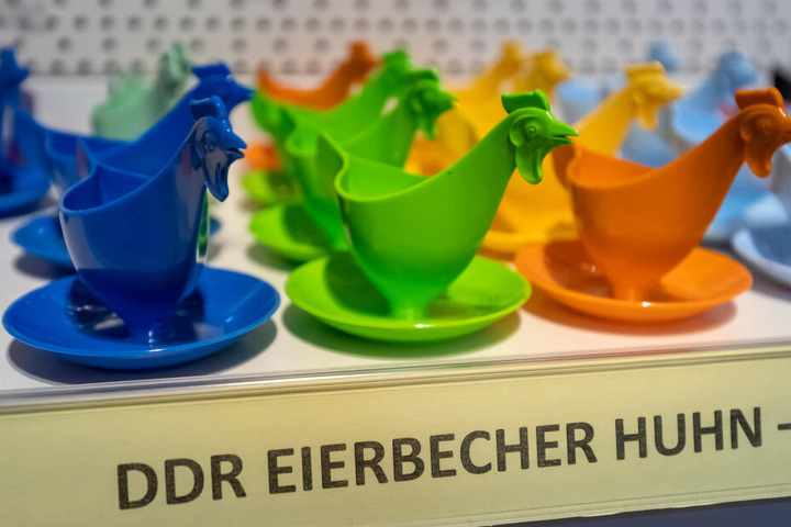 Zu den absoluten Rennern gehören die bunten Huhn-Eierbecher.