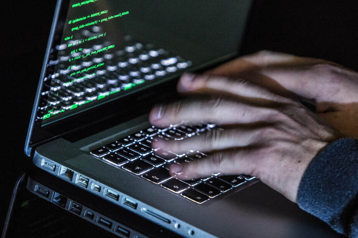 In Experimenten haben es Hacker geschafft, dass Herzschrittmacher starke Impulse abgeben, oder Insulinpumpen zu viel spritzen. (Symbolbild)