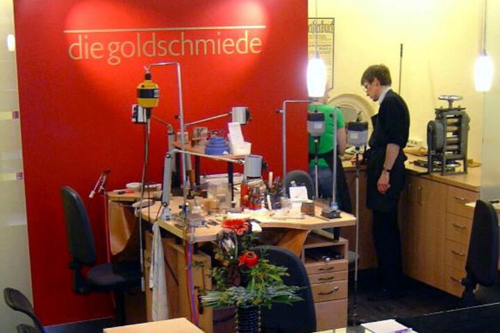 In dem Geschäft "Die Goldschmiede" können sich nicht nur Hochzeitspaare Unikate schmieden.