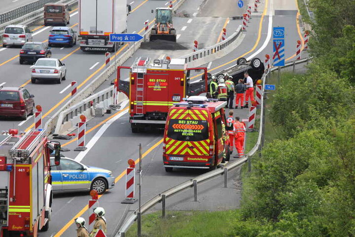 Die Fahrbahn ist derzeit wegen einer Baustelle verändert.