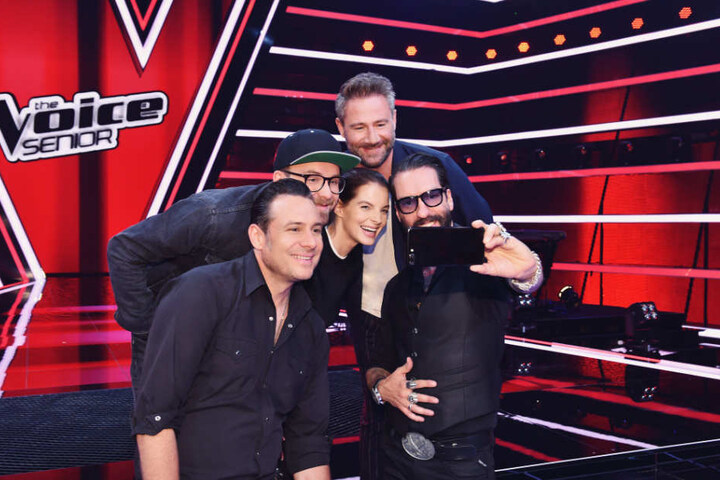 Sascha Vollmer (vorn), Mark Forster (hinten, links), Yvonne Catterfeld, Sasha (hinten), Alec Völkel (rechts) sind die Juroren der neuen TV-Show "The Voice Senior".