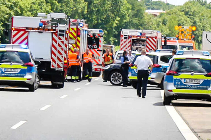 Die B8 wurde in Fahrtrichtung Liederbach voll gesperrt.