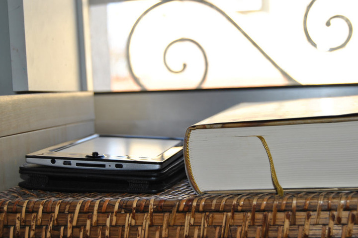 Schwere Zeiten für Buchhandlungen: E-Reader verdrängen Bücher und große Internetriesen kleine inhabergeführte Bücherläden.