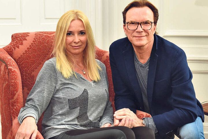 Ehefrau Gesine (48) schaut Lippi (65) bei den Dreharbeiten zu. Sie weiß
genau, wie frau Lippi verführen kann ...