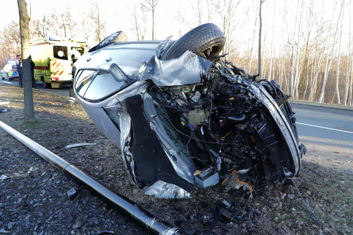 Der VW wurde bei dem Crash völlig zerstört.