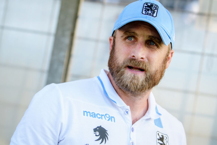 Löwen-Trainer Daniel Bierofka hat seine Mannschaft gelobt und blickt positiv nach vorne. (Archivbild)