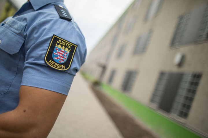 Viele Beamte wurden bei den Gewalt-Attacken sogar verletzt.