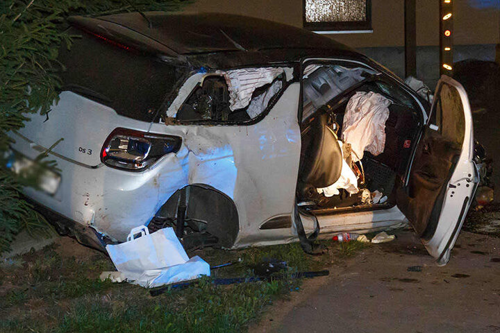 Vier Personen wurden bei dem Unfall verletzt.