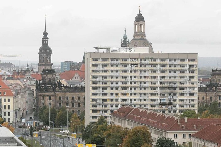Sorgt der Eigentümer endlich wenigstens für warme Wohnungen in seinem
Hochhaus am Pirnaischen Platz?